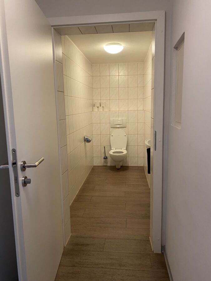 Ein interessantes kl. Renditeobjekt im Dresdner Umfeld - WC im Frisörstudio